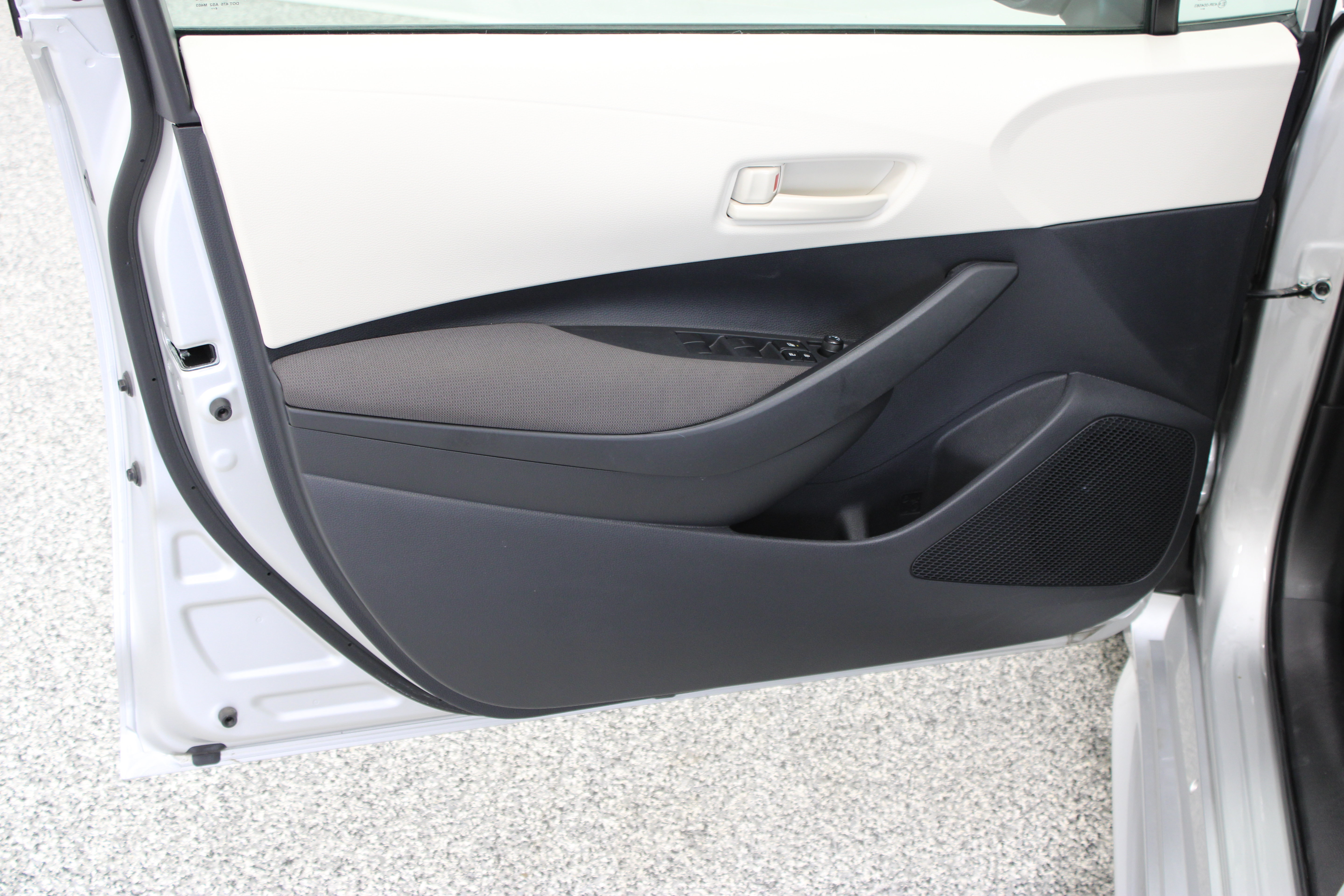 Used 2025 Toyota Corolla LE FWD image 12