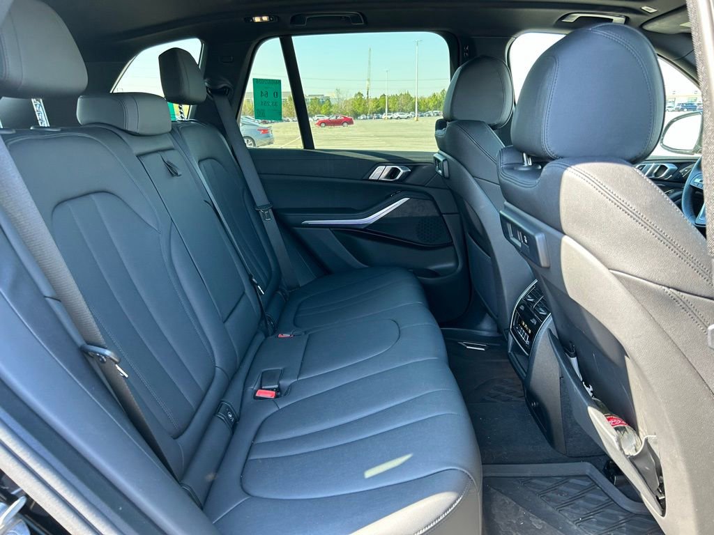 Used 2022 BMW X5 xDrive40i w/ Premium Package image 12