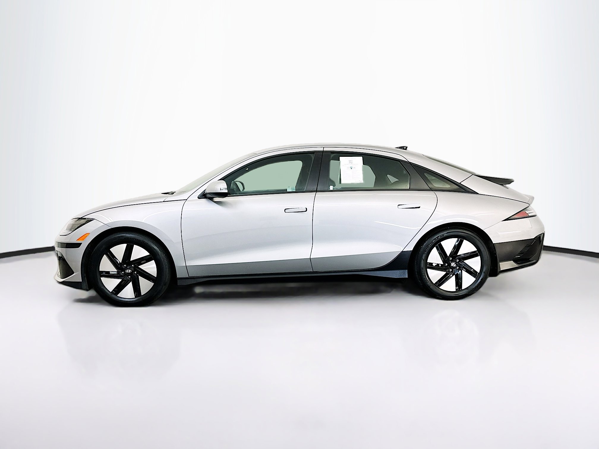 Used 2024 Hyundai Ioniq 6 SE AWD/4WD image 4