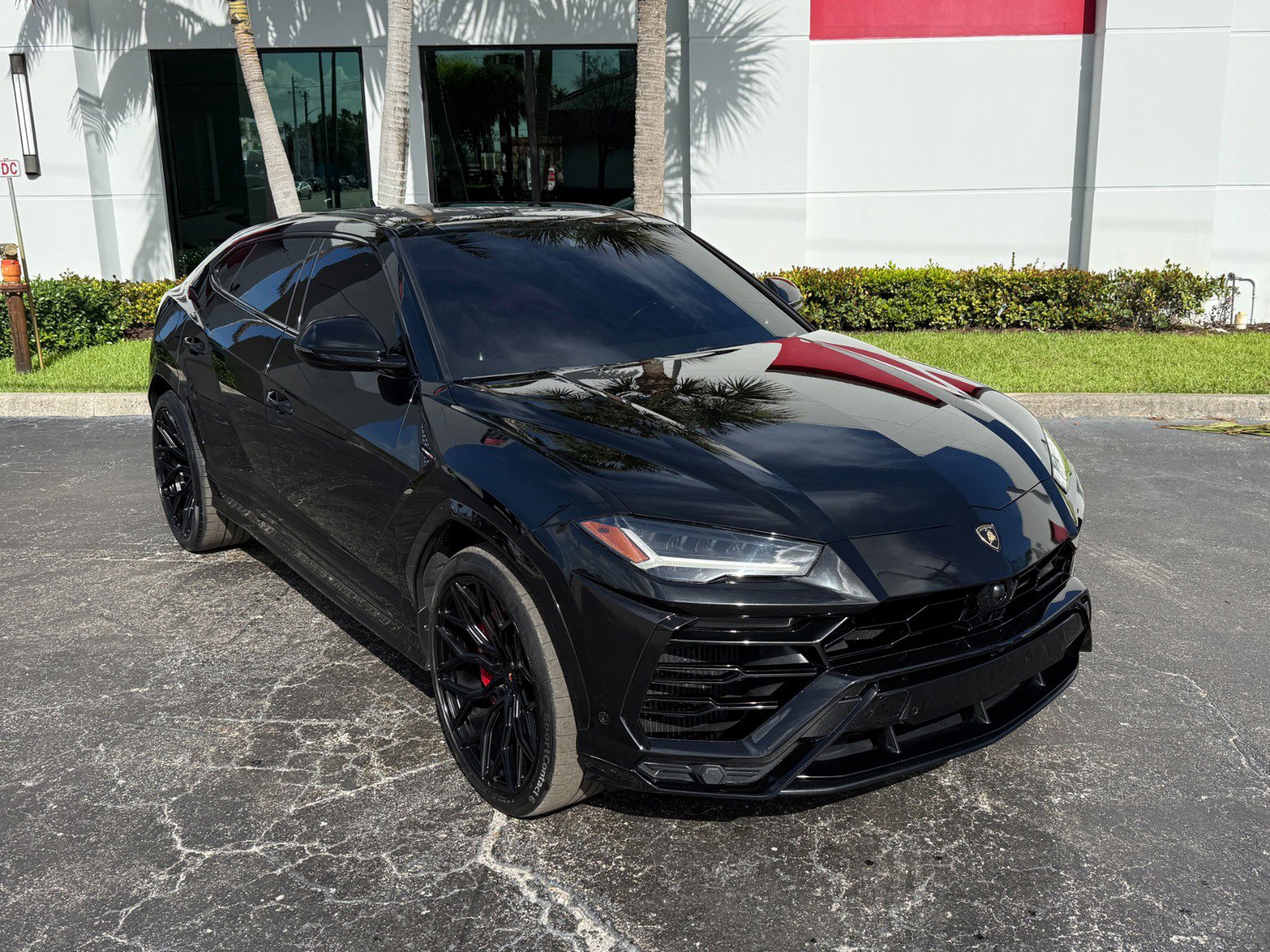Used 2019 Lamborghini Urus AWD/4WD image 4