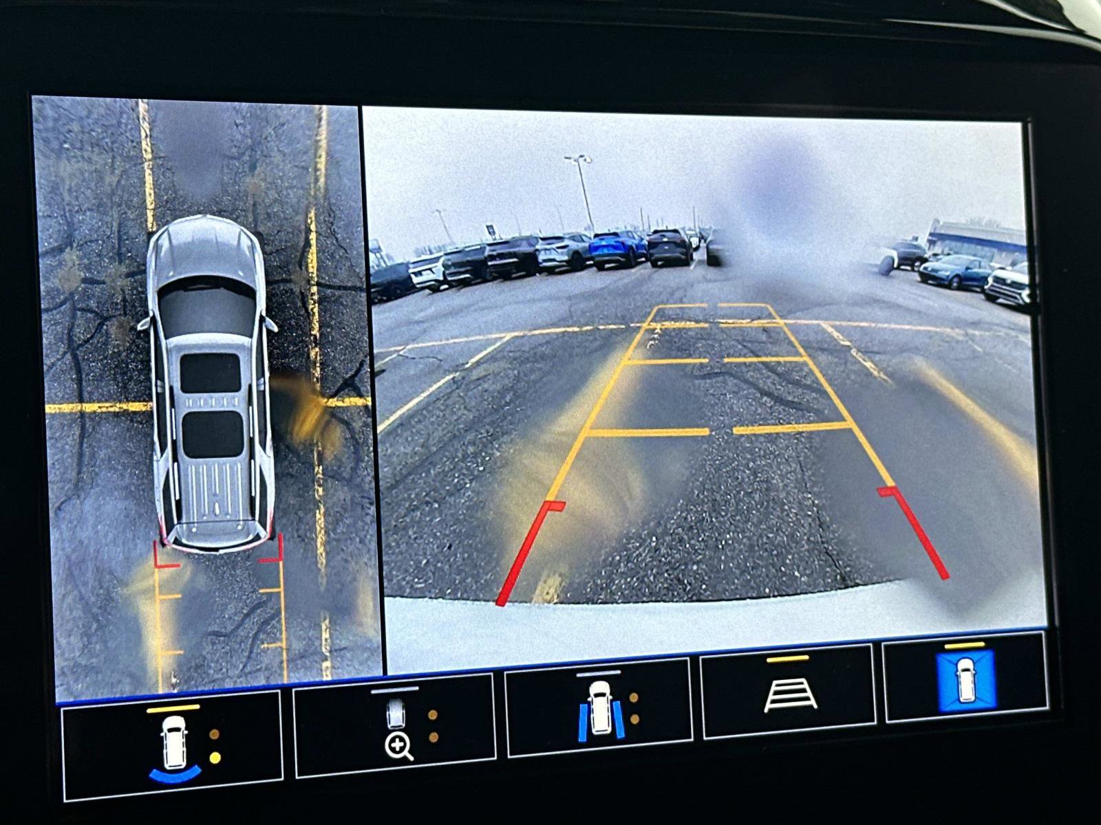 Certified 2023 Chevrolet Traverse LT w/ LT Premium Package image 30