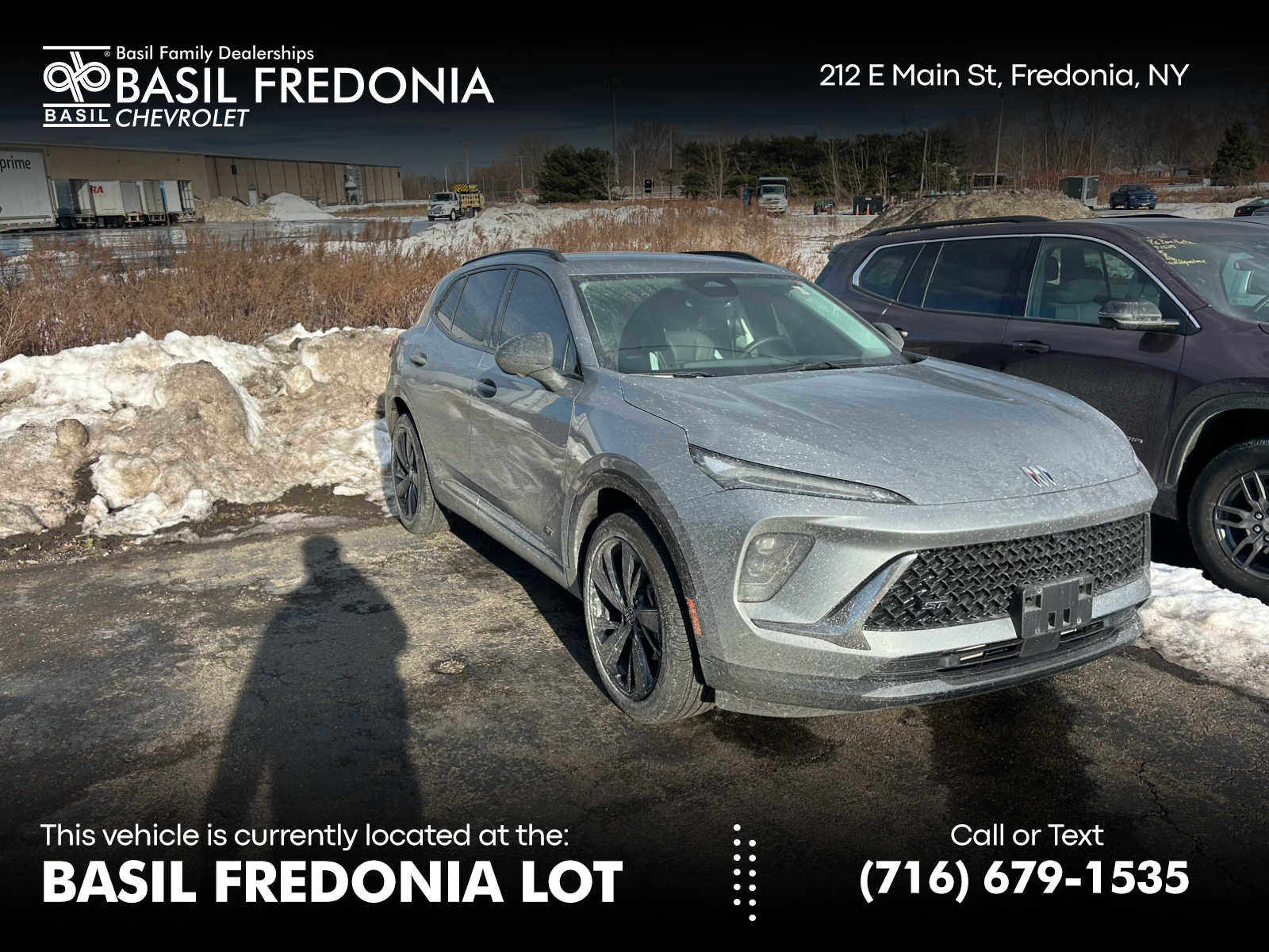 Used 2025 Buick Envision Sport Touring image 1