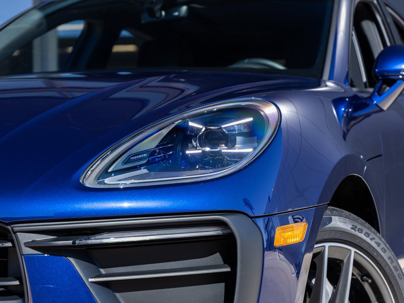 Certified 2025 Porsche Macan image 16