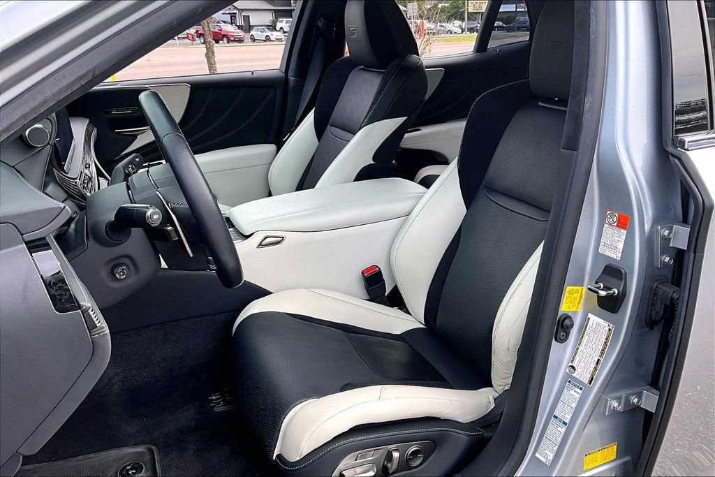 Used 2021 Lexus LS 500 F Sport w/ Accessory Package (Z2) image 18