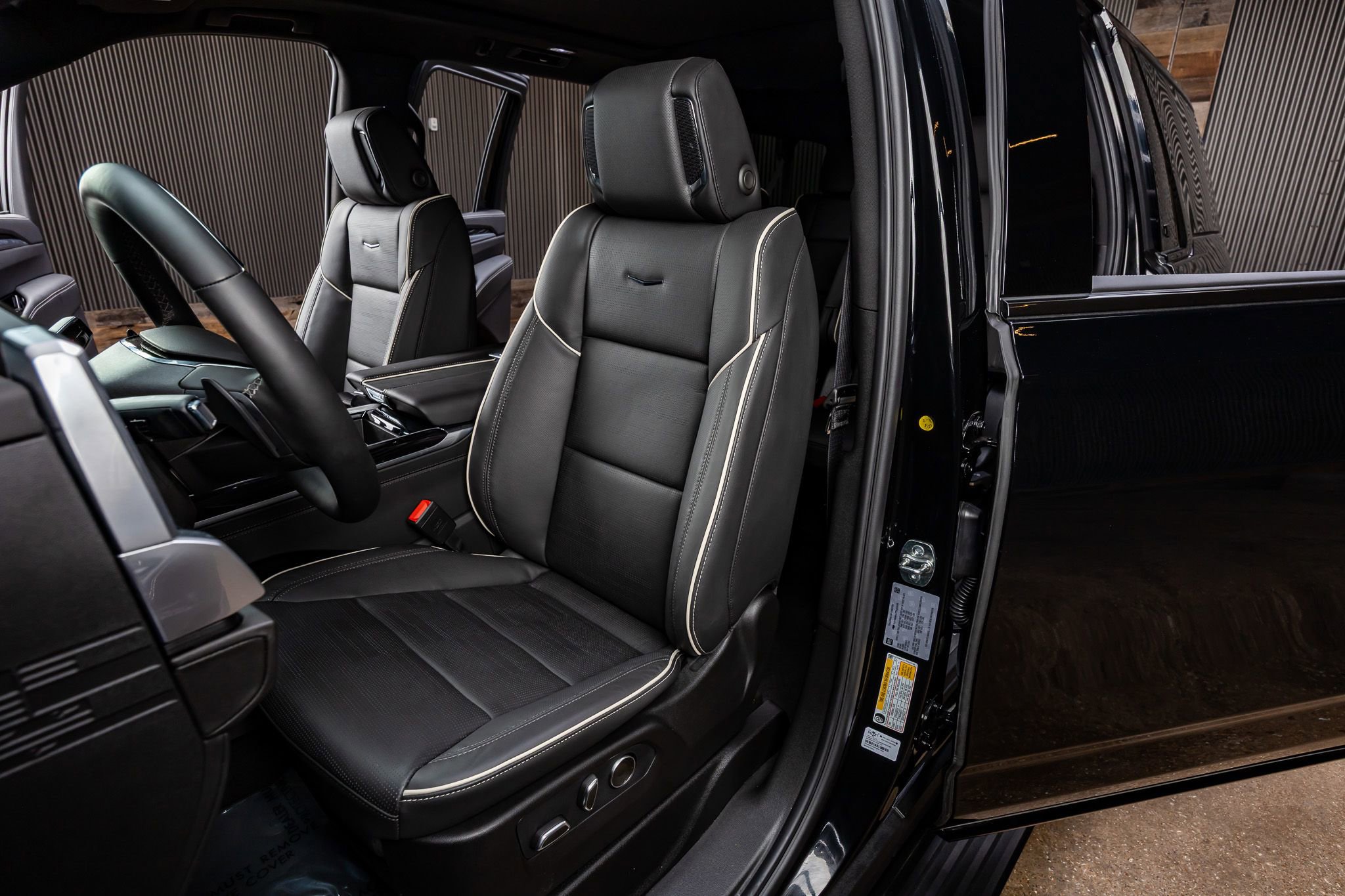 Used 2026 Cadillac Escalade ESV Sport w/ LPO, ONYX Package AWD/4WD image 28