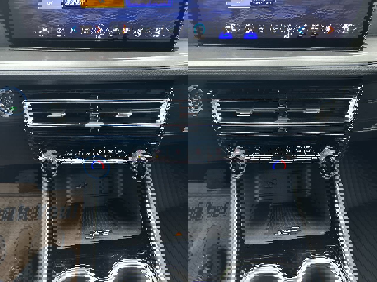 Used 2025 Chevrolet Traverse LT w/ Driver Confidence Package AWD/4WD image 28