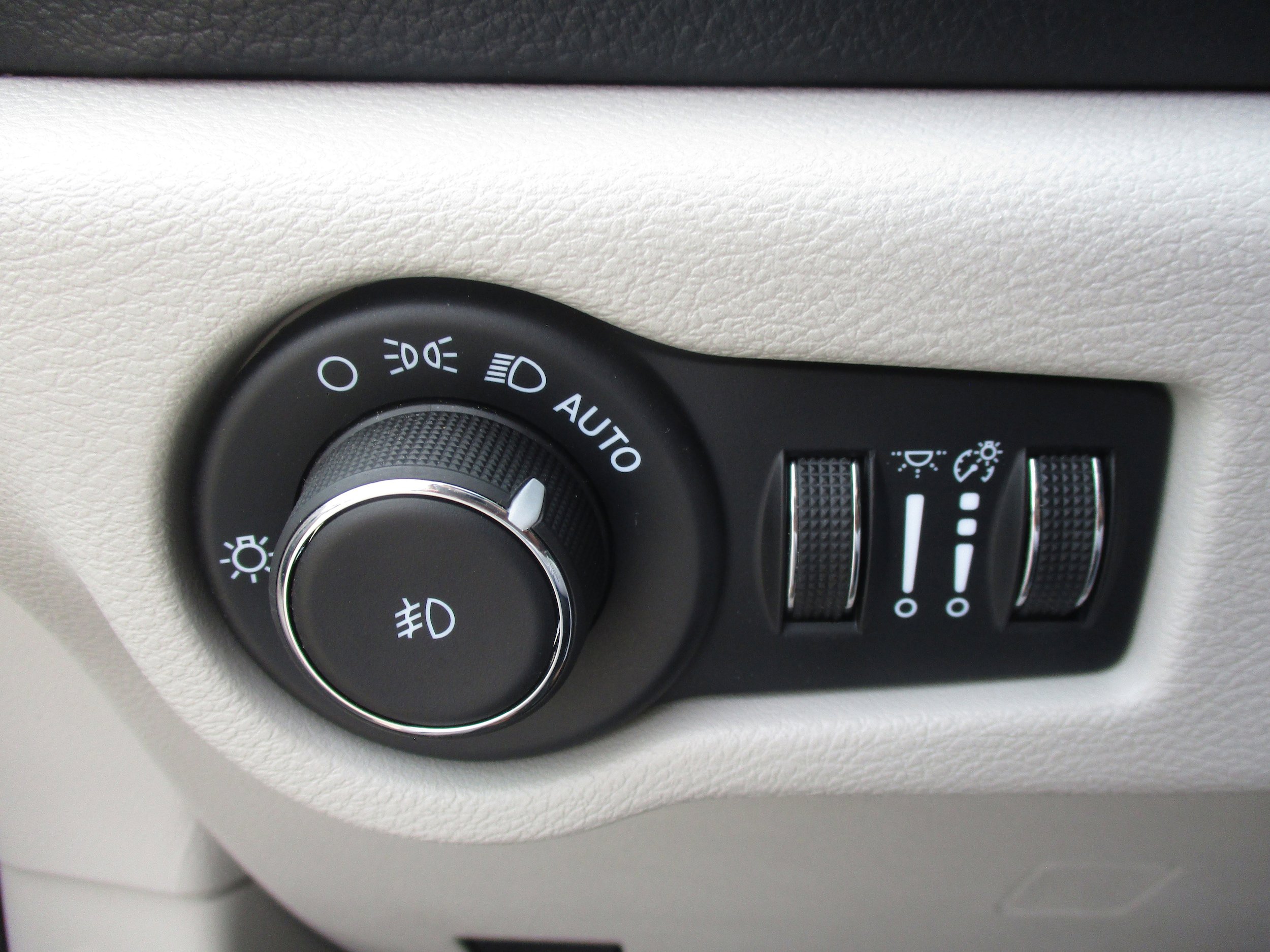 Used 2024 Chrysler Pacifica Touring-L w/ Road Tripper Package FWD image 31