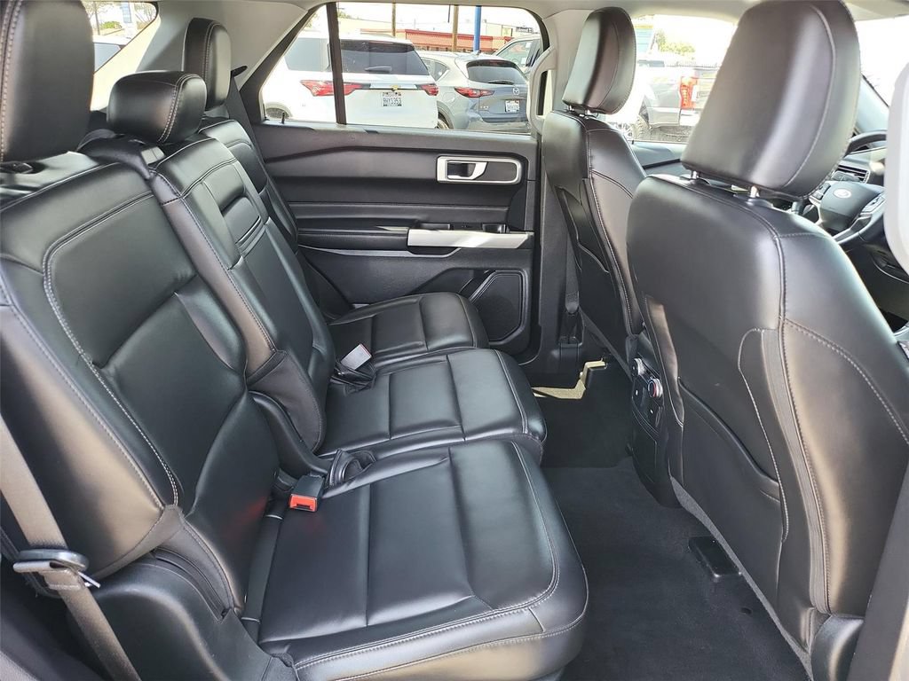Used 2022 Ford Explorer XLT w/ Equipment Group 202A RWD image 18
