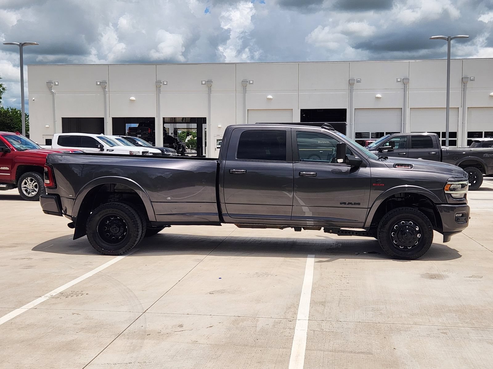 Used 2022 RAM 3500 Laramie w/ Night Edition AWD/4WD image 7