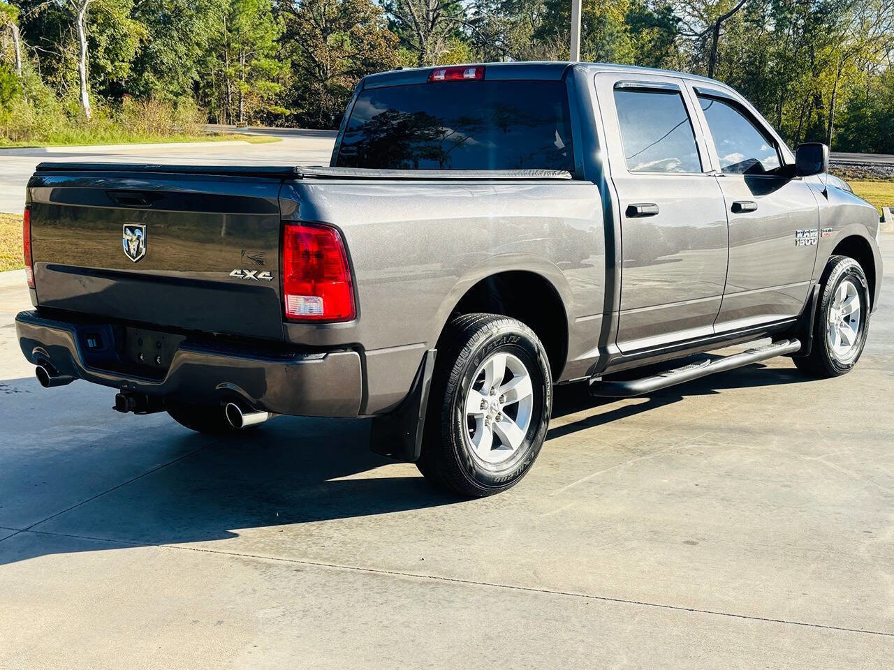 Used 2017 RAM 1500 Express image 4