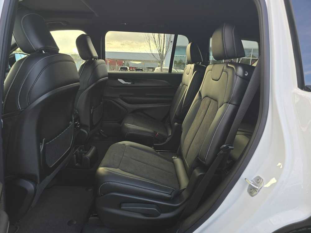 New 2025 Jeep Grand Cherokee L Altitude image 16