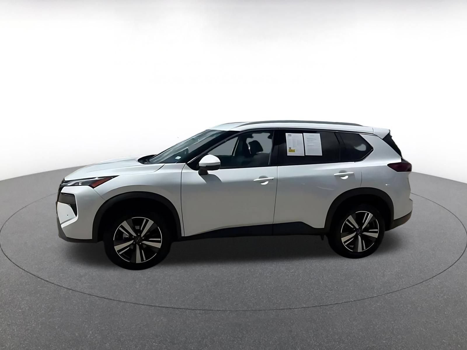 Used 2026 Nissan Rogue SL FWD image 8