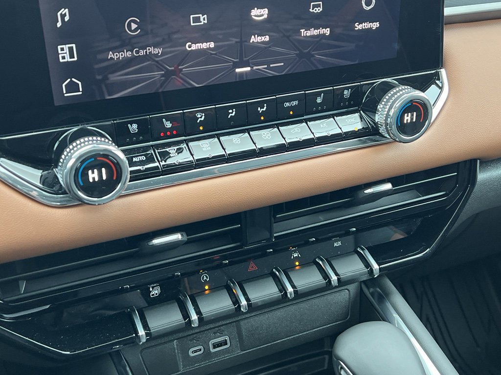 Used 2025 GMC Canyon AT4 w/ Nightfall Edition image 23