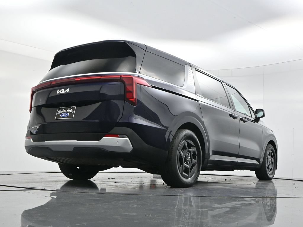 Used 2025 Kia Carnival FWD image 45