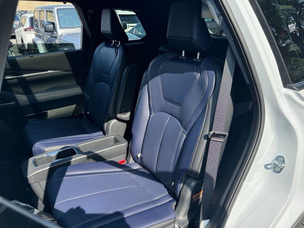 New 2026 INFINITI QX60 Sport w/ Dark Cargo Package AWD/4WD image 17
