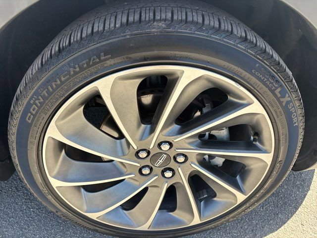 Used 2020 Lincoln Nautilus Reserve w/ Equipment Group 201A image 9