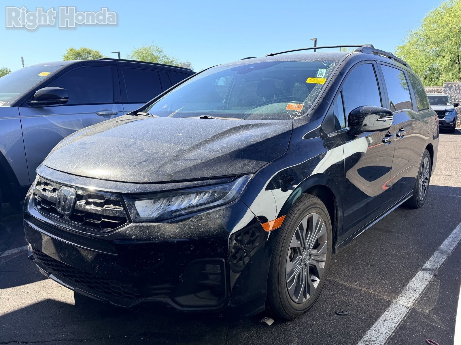 Used 2025 Honda Odyssey Touring image 2