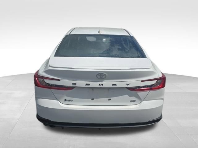 Used 2025 Toyota Camry SE image 4