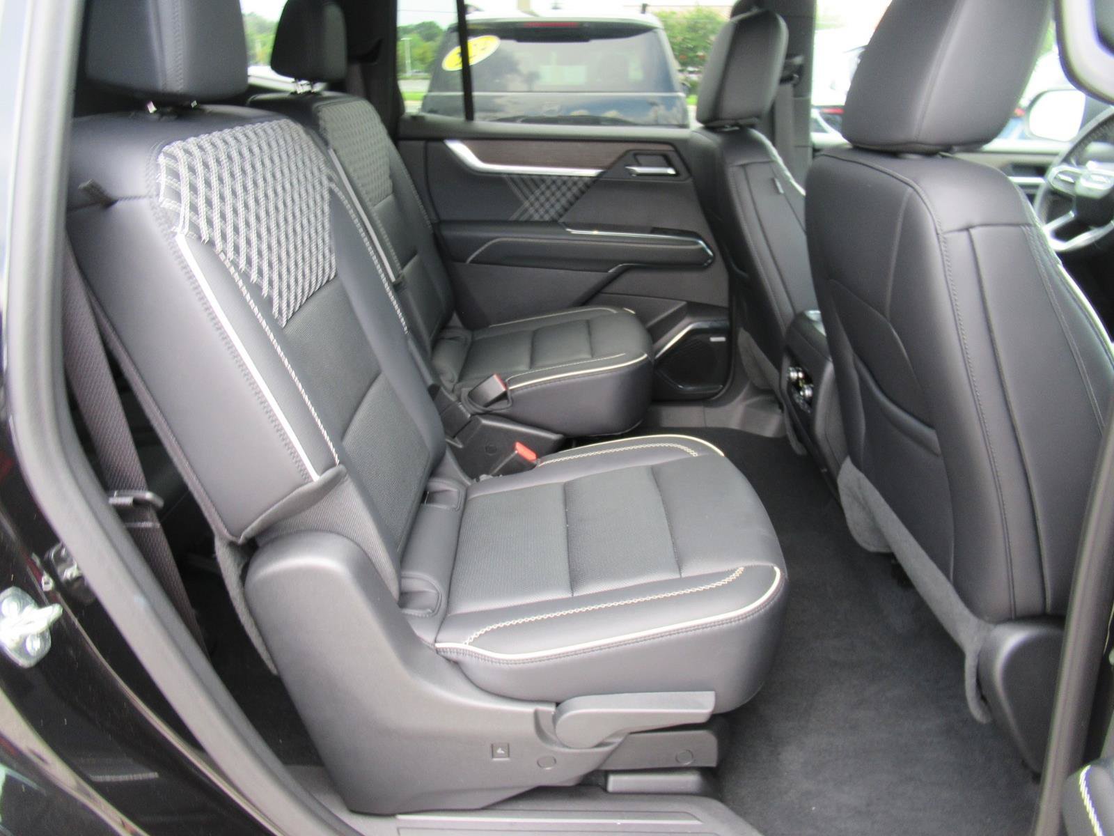 Used 2025 GMC Acadia Denali FWD image 34