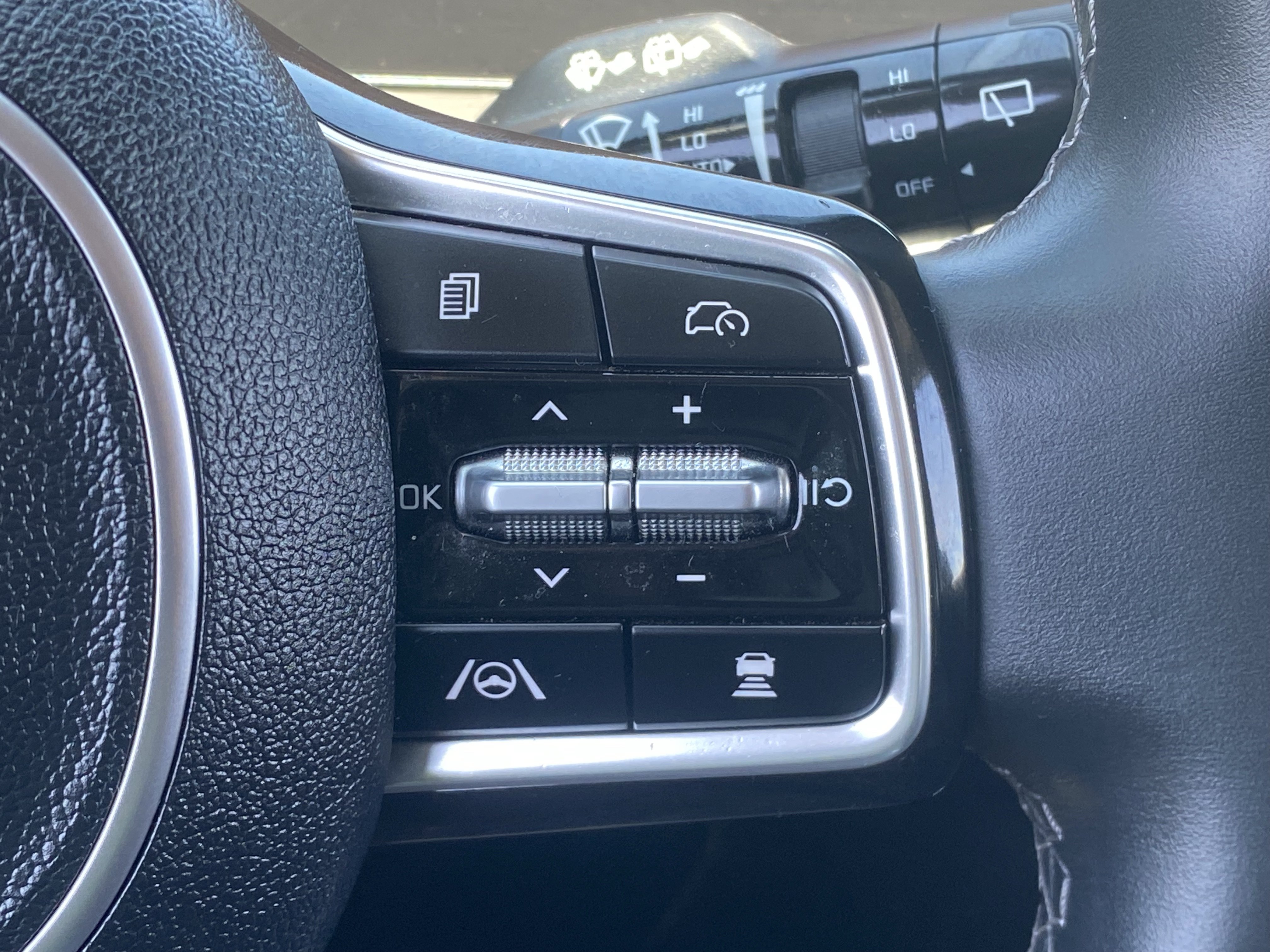 Certified 2025 Kia Sorento SX AWD/4WD image 25
