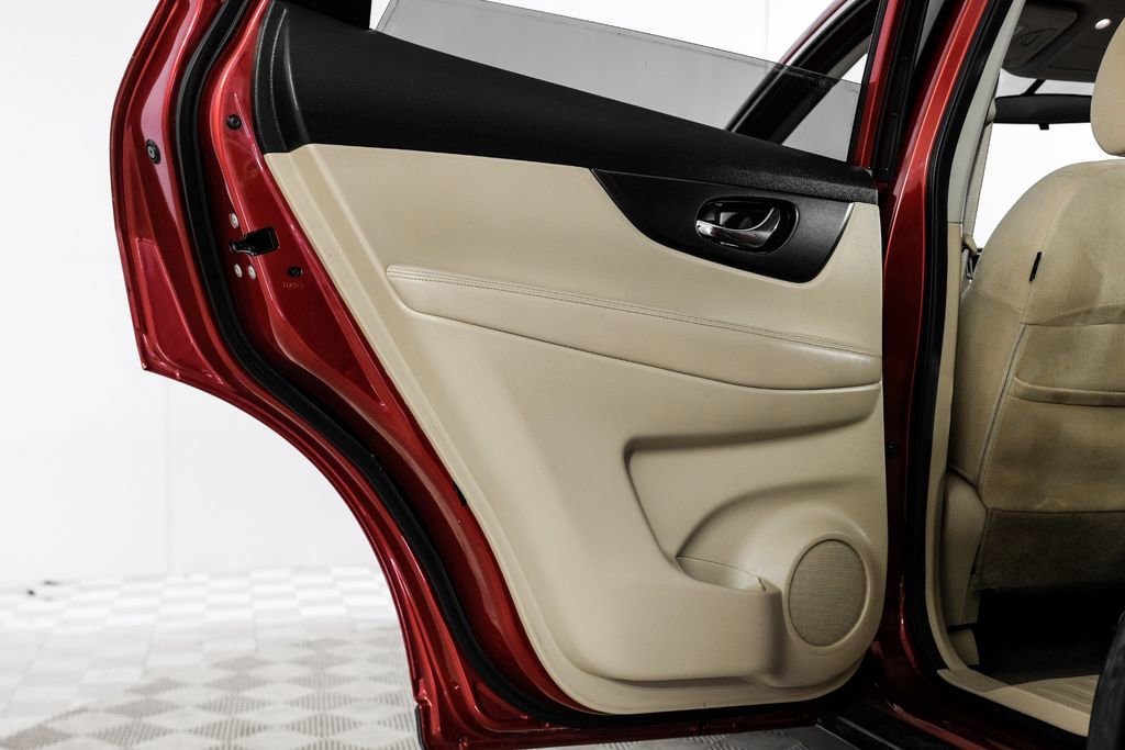 Used 2015 Nissan Rogue SV image 44