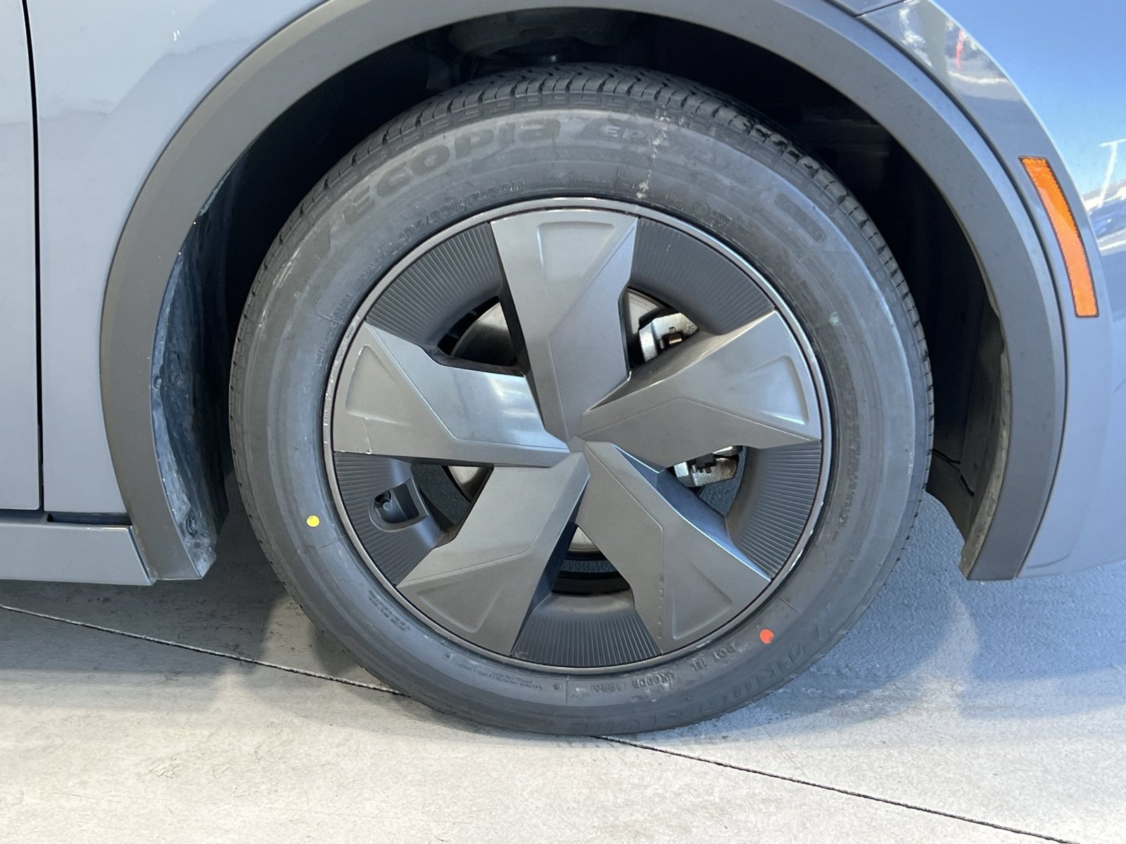 Used 2025 Toyota Prius LE FWD image 10