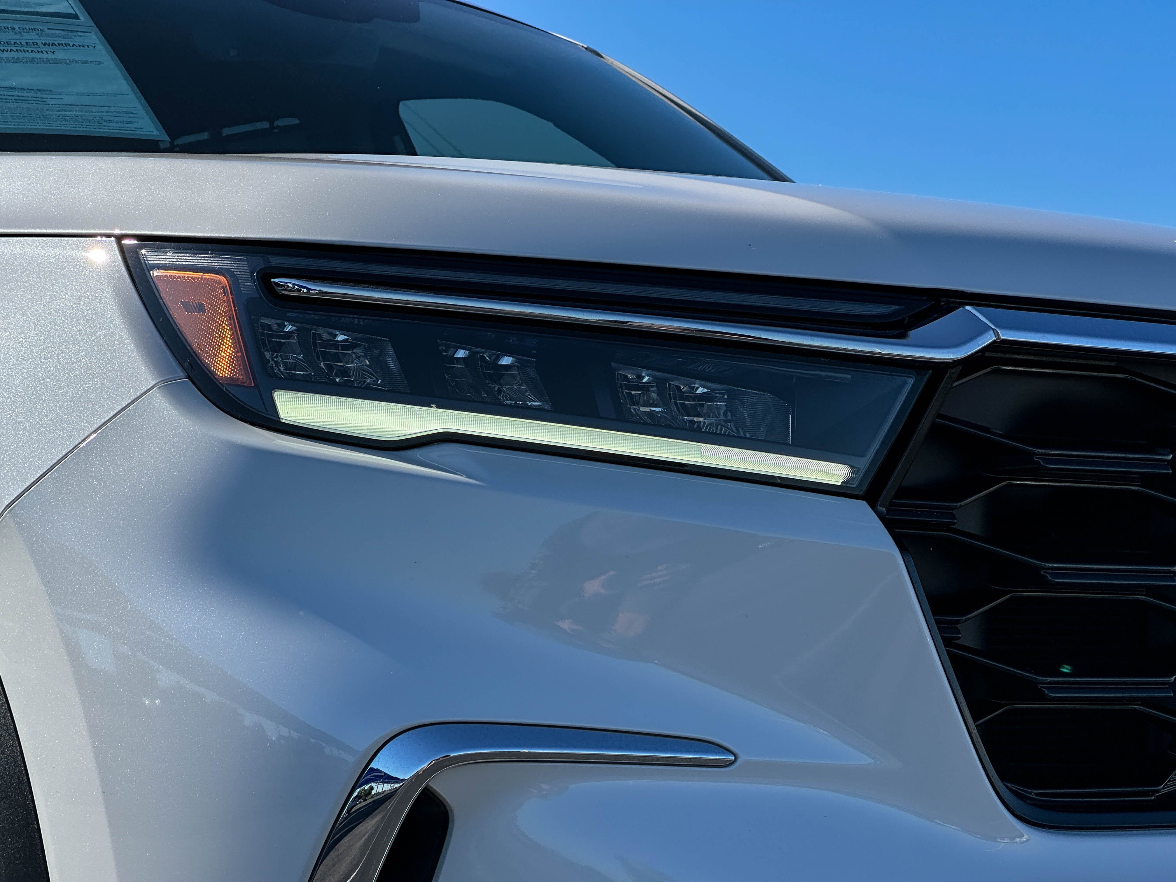 Used 2025 Honda Pilot Touring image 4