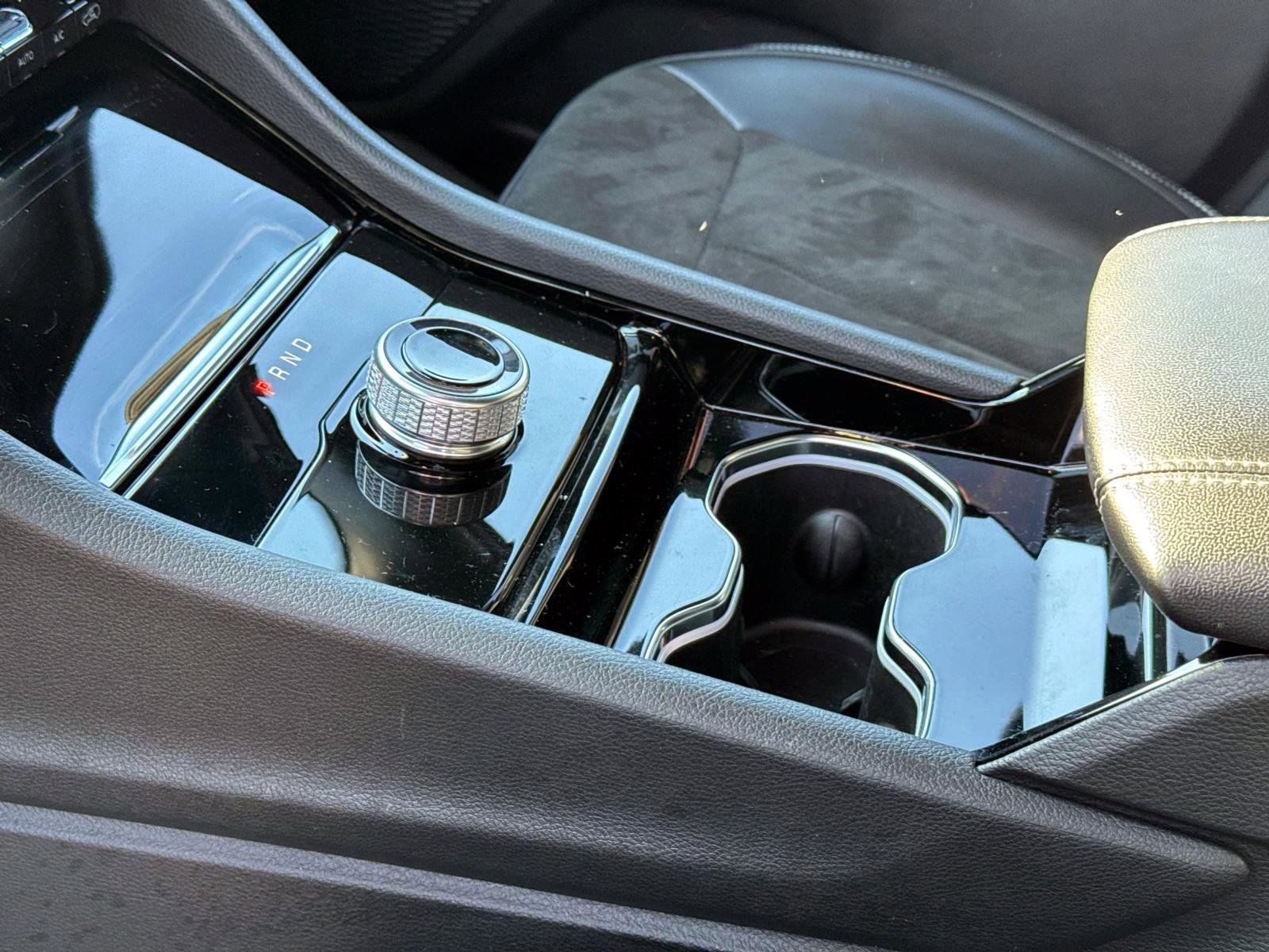 Used 2023 Jeep Grand Cherokee Altitude image 8