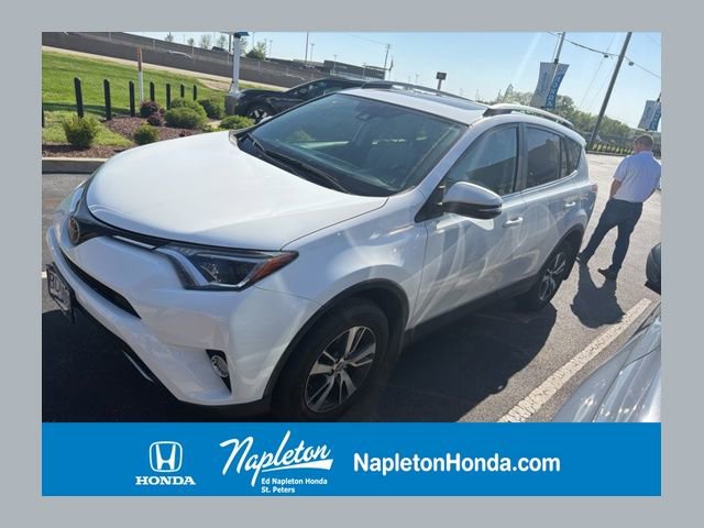 Used 2018 Toyota RAV4 XLE AWD/4WD image 1