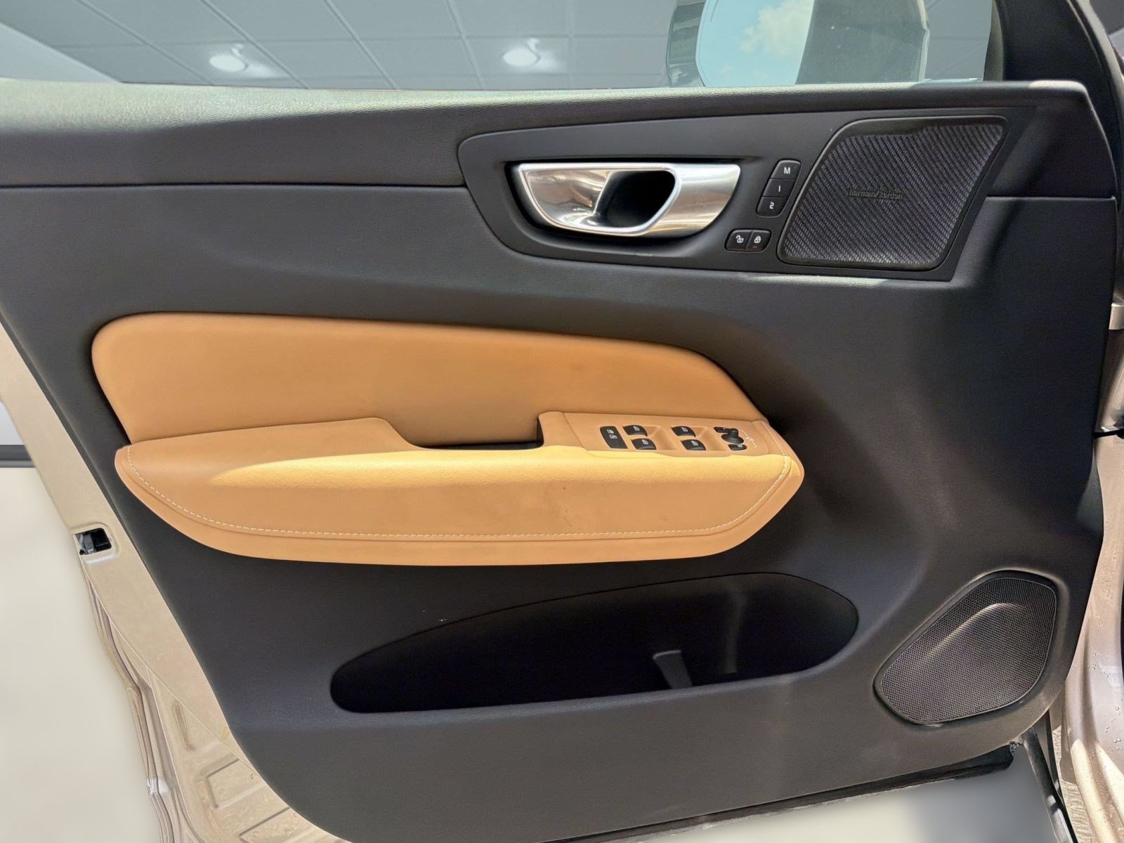 Certified 2024 Volvo XC60 B5 Ultimate AWD/4WD image 22
