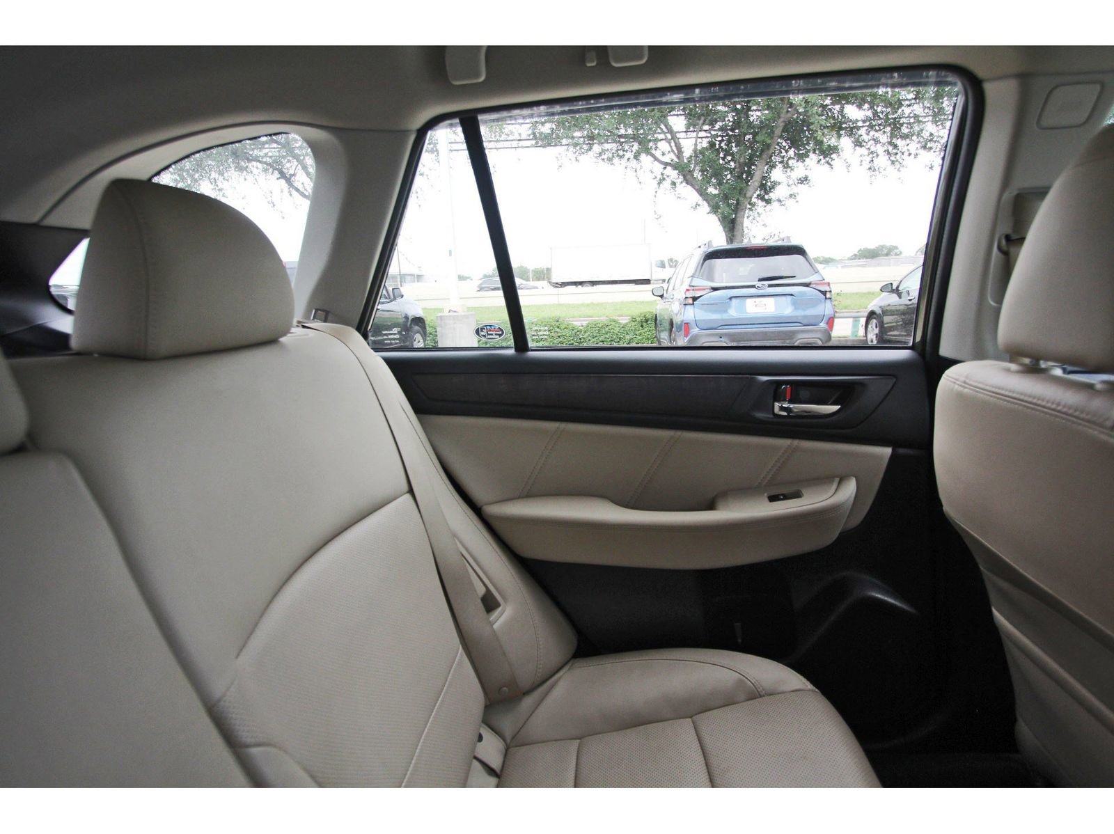 Used 2019 Subaru Outback 2.5i Limited AWD/4WD image 12