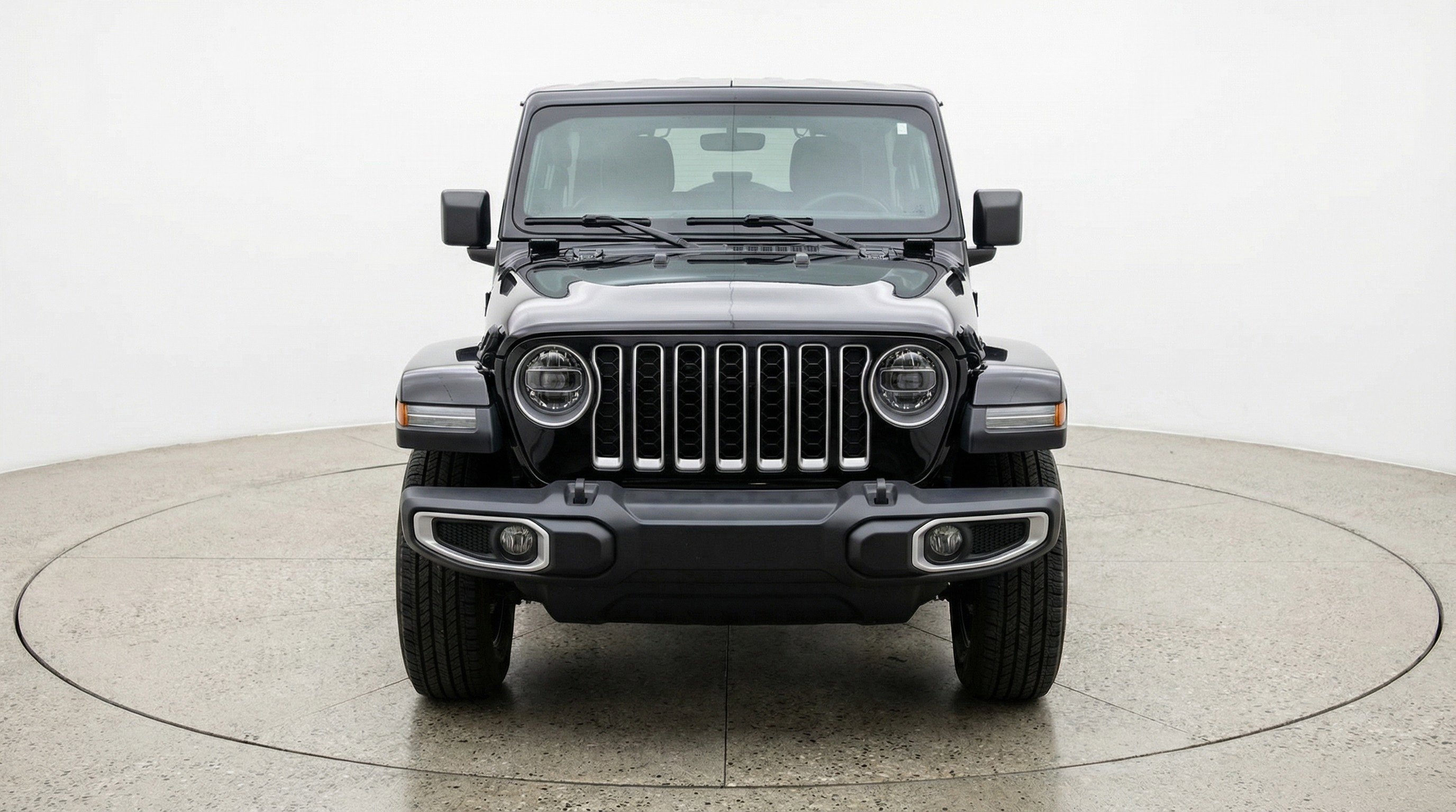 Used 2025 Jeep Wrangler Sahara image 2