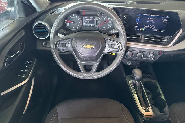 Used 2024 Chevrolet Trax LS w/ LS Convenience Package FWD image 16