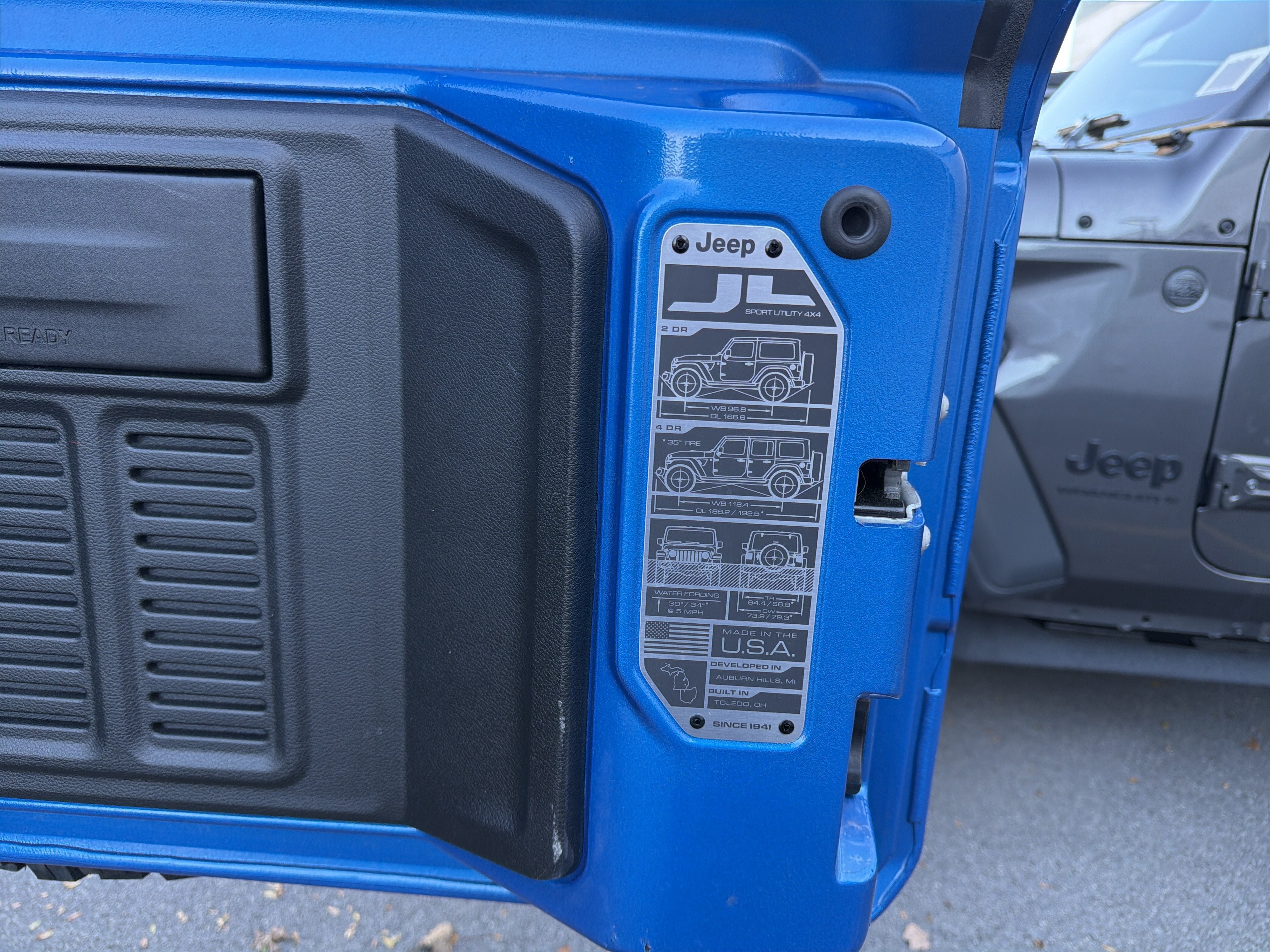 Used 2024 Jeep Wrangler Unlimited AWD/4WD image 28