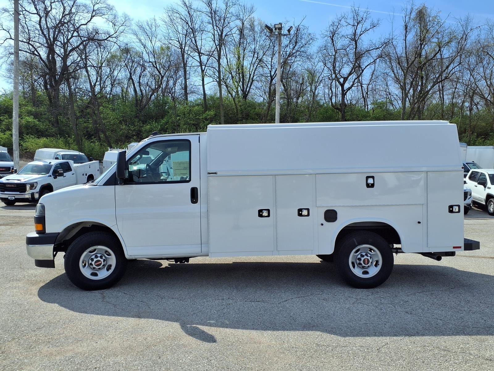 New 2025 GMC Savana 3500 w/ Power Convenience Package RWD image 23