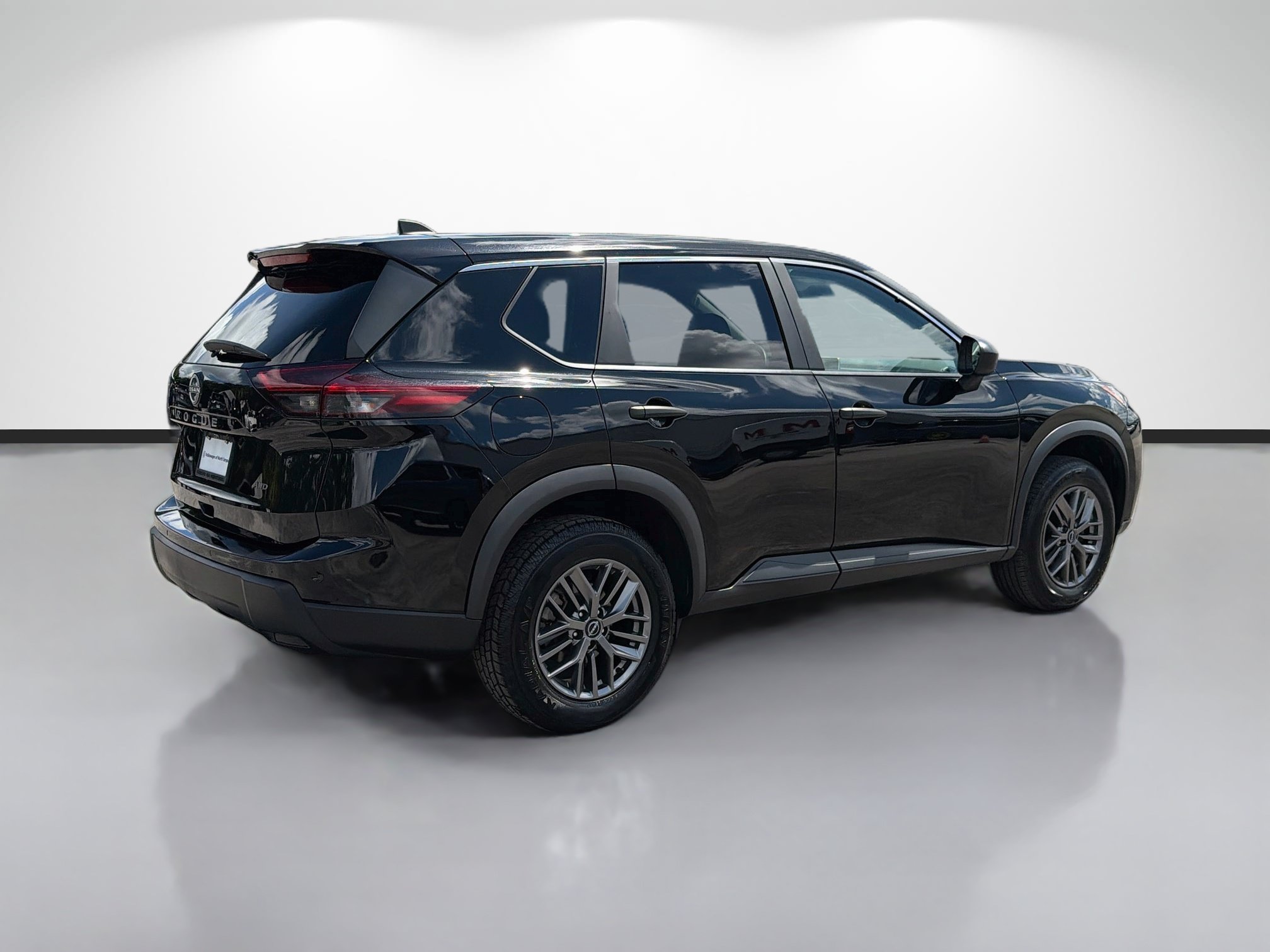 Used 2024 Nissan Rogue S AWD/4WD image 3