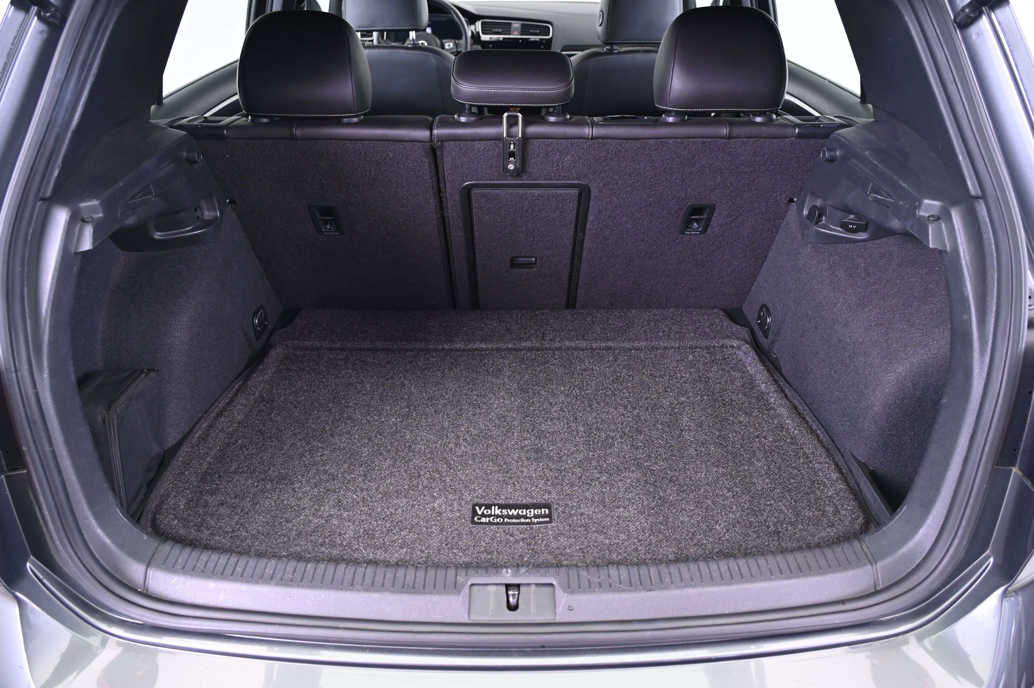 Used 2018 Volkswagen Golf R 4-Door image 15