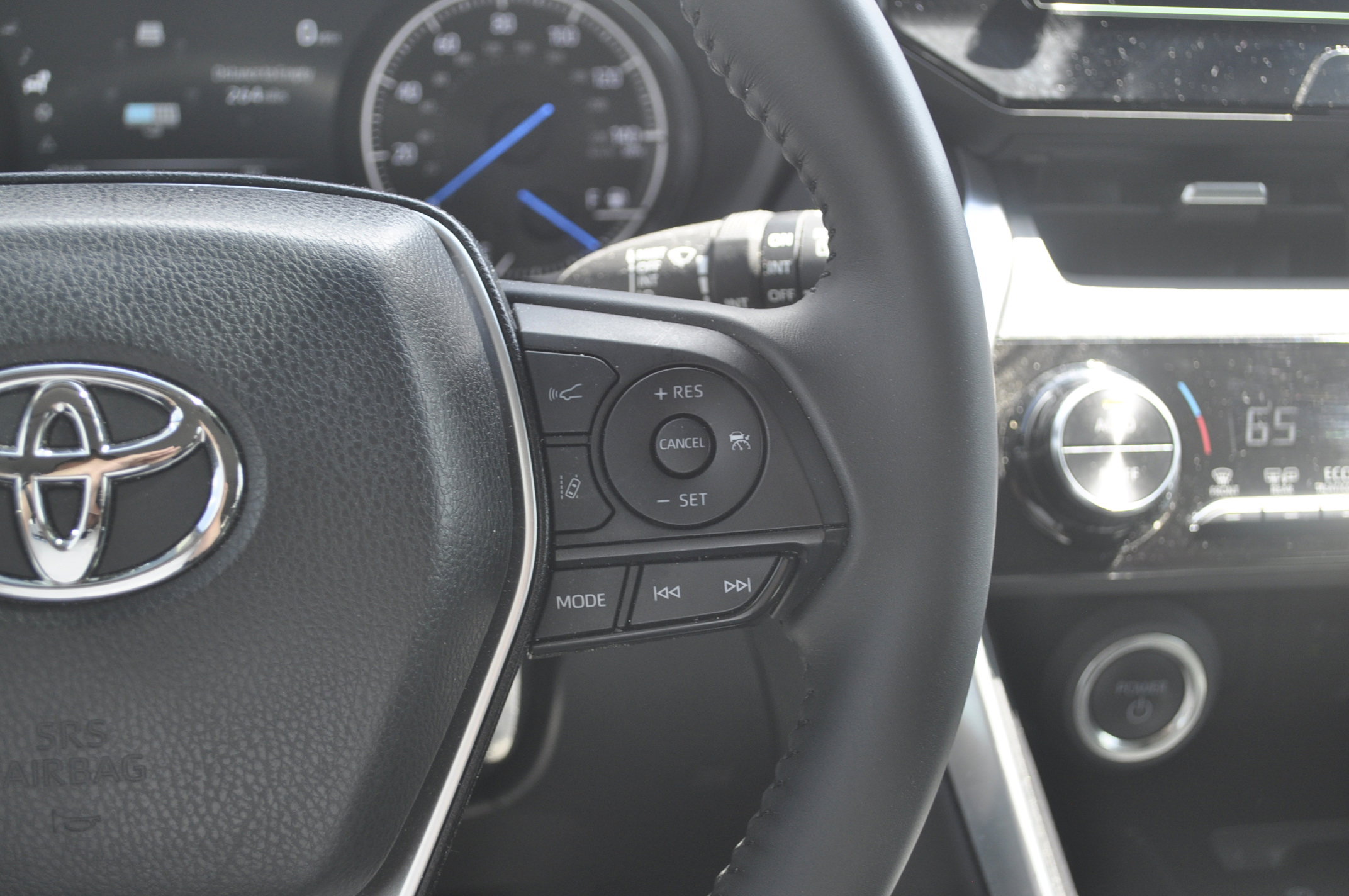 Used 2024 Toyota Venza LE AWD/4WD image 20