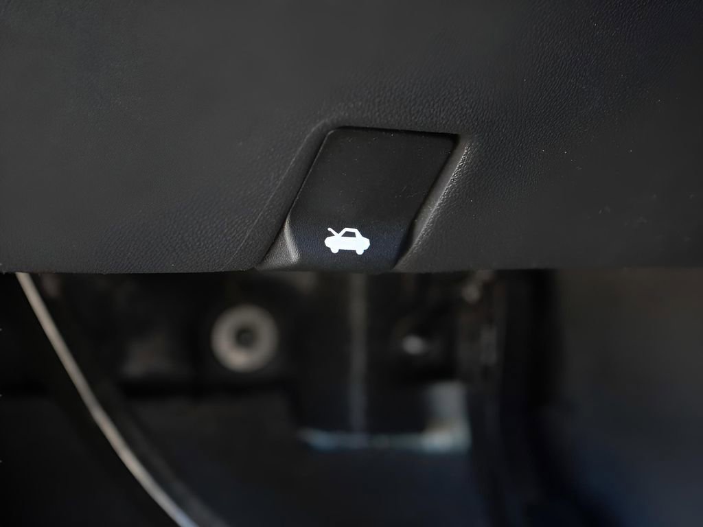 Used 2020 Chevrolet Silverado 1500 Custom w/ Custom Value Package image 33