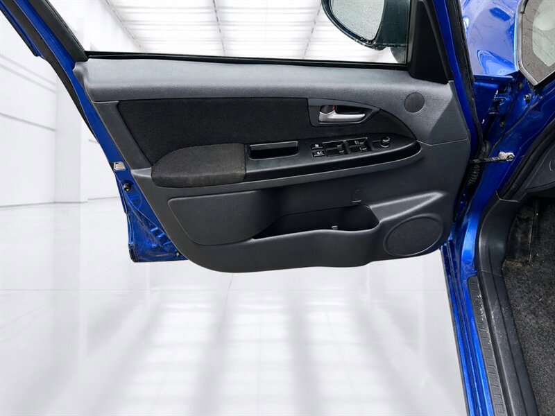 Used 2012 Suzuki SX4 LE FWD image 23