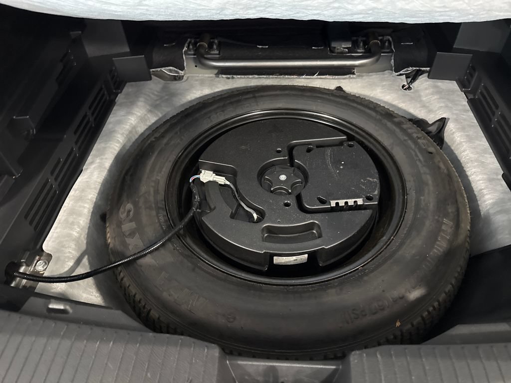 Used 2024 Nissan Rogue SV AWD/4WD image 39