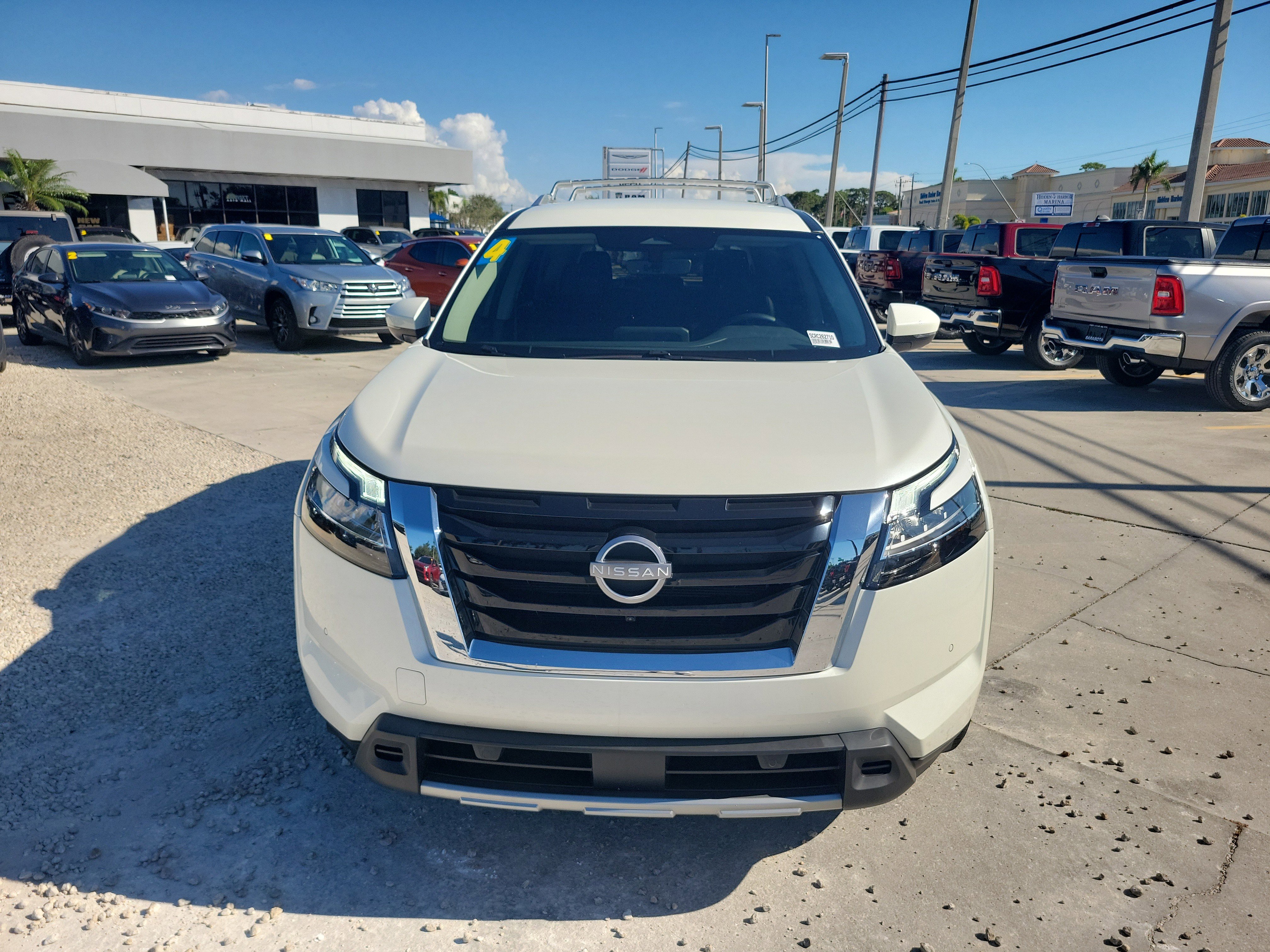 Used 2024 Nissan Pathfinder SL image 8