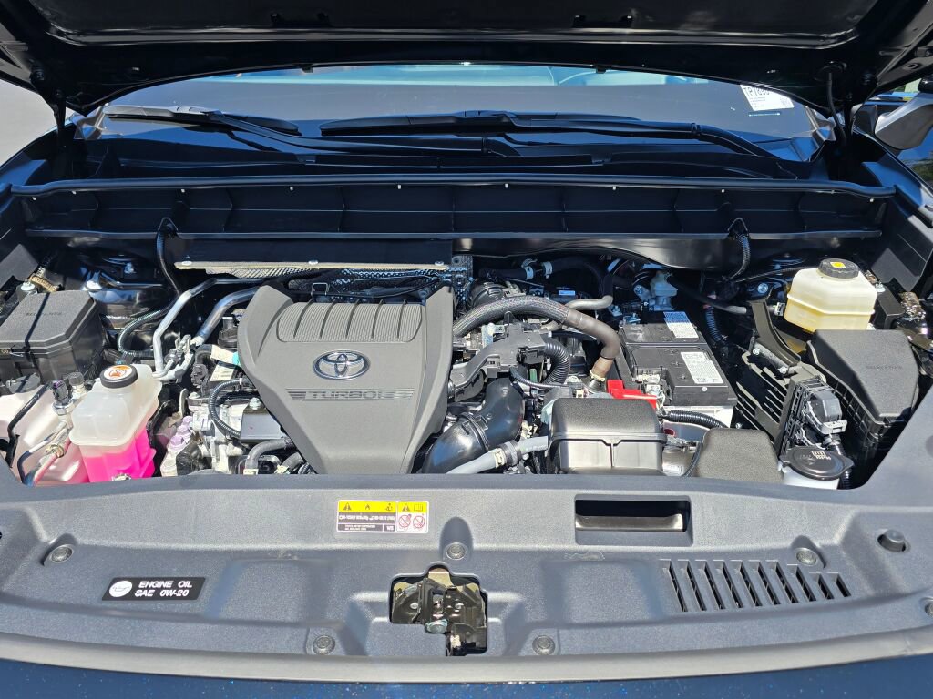 Used 2024 Toyota Highlander Platinum image 9