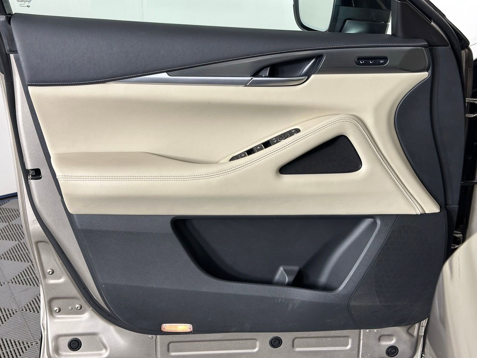 Used 2023 INFINITI QX60 Luxe w/ Cargo Package image 41