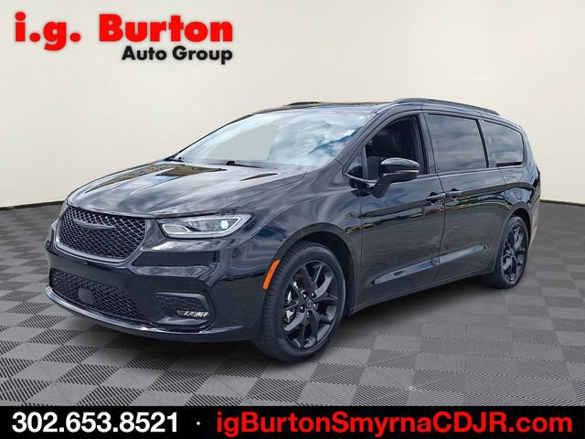 Used 2026 Chrysler Pacifica Limited w/ S Appearance Package FWD image 3