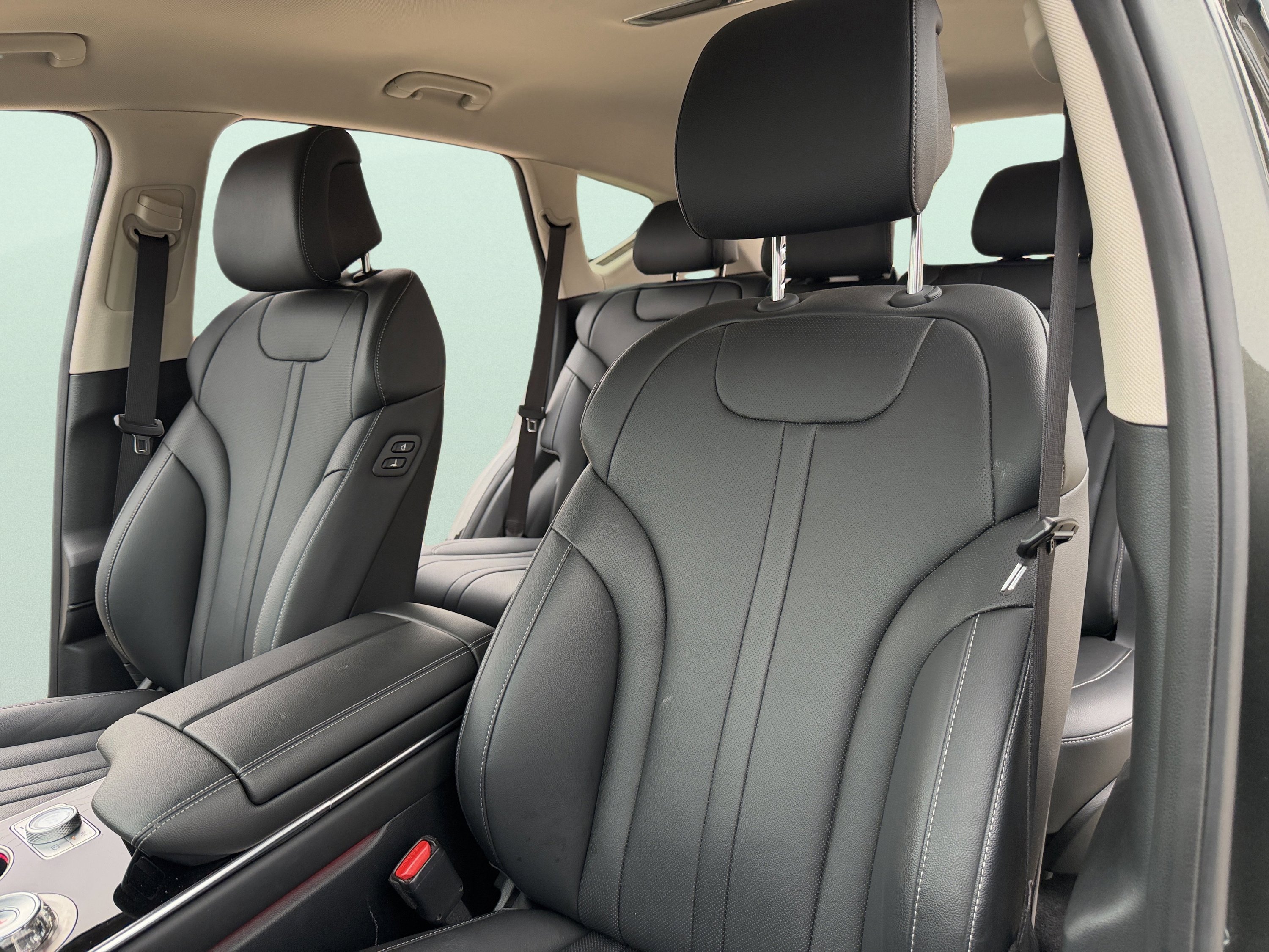 Used 2025 Genesis GV80 2.5T Standard image 17