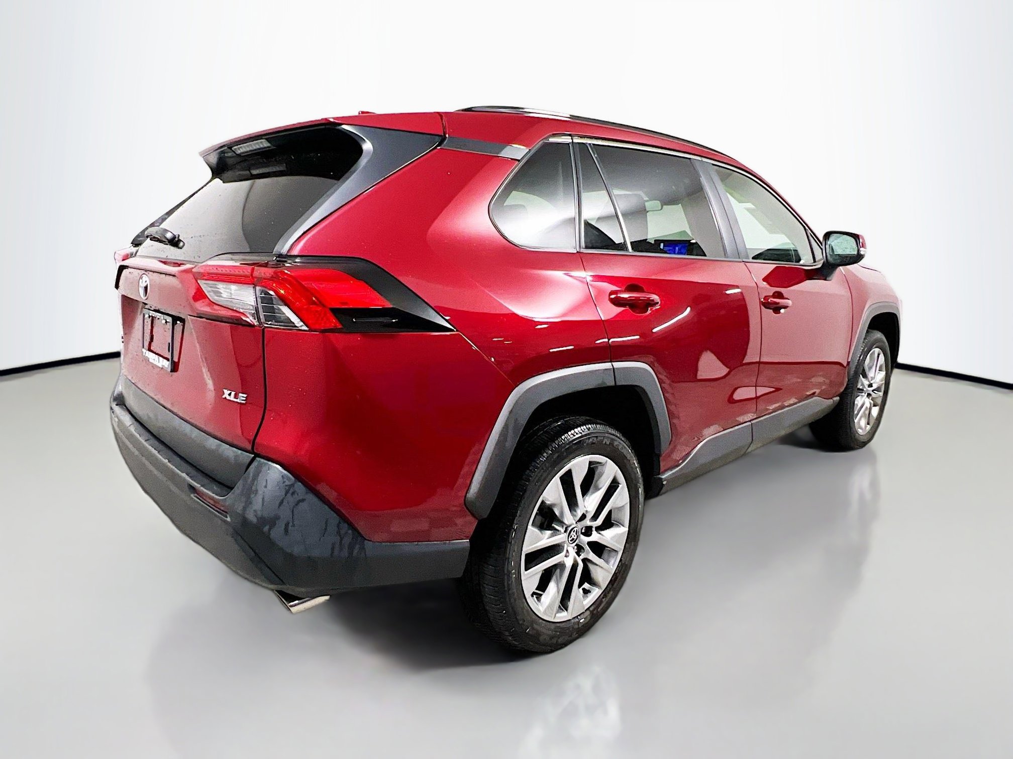 Used 2023 Toyota RAV4 XLE Premium image 4