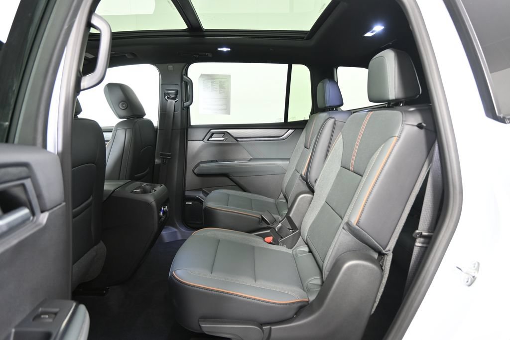 Used 2026 GMC Acadia AT4 w/ Luxury Package AWD/4WD image 18