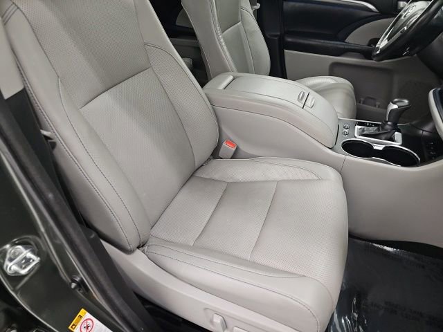 Used 2017 Toyota Highlander Limited Platinum image 42