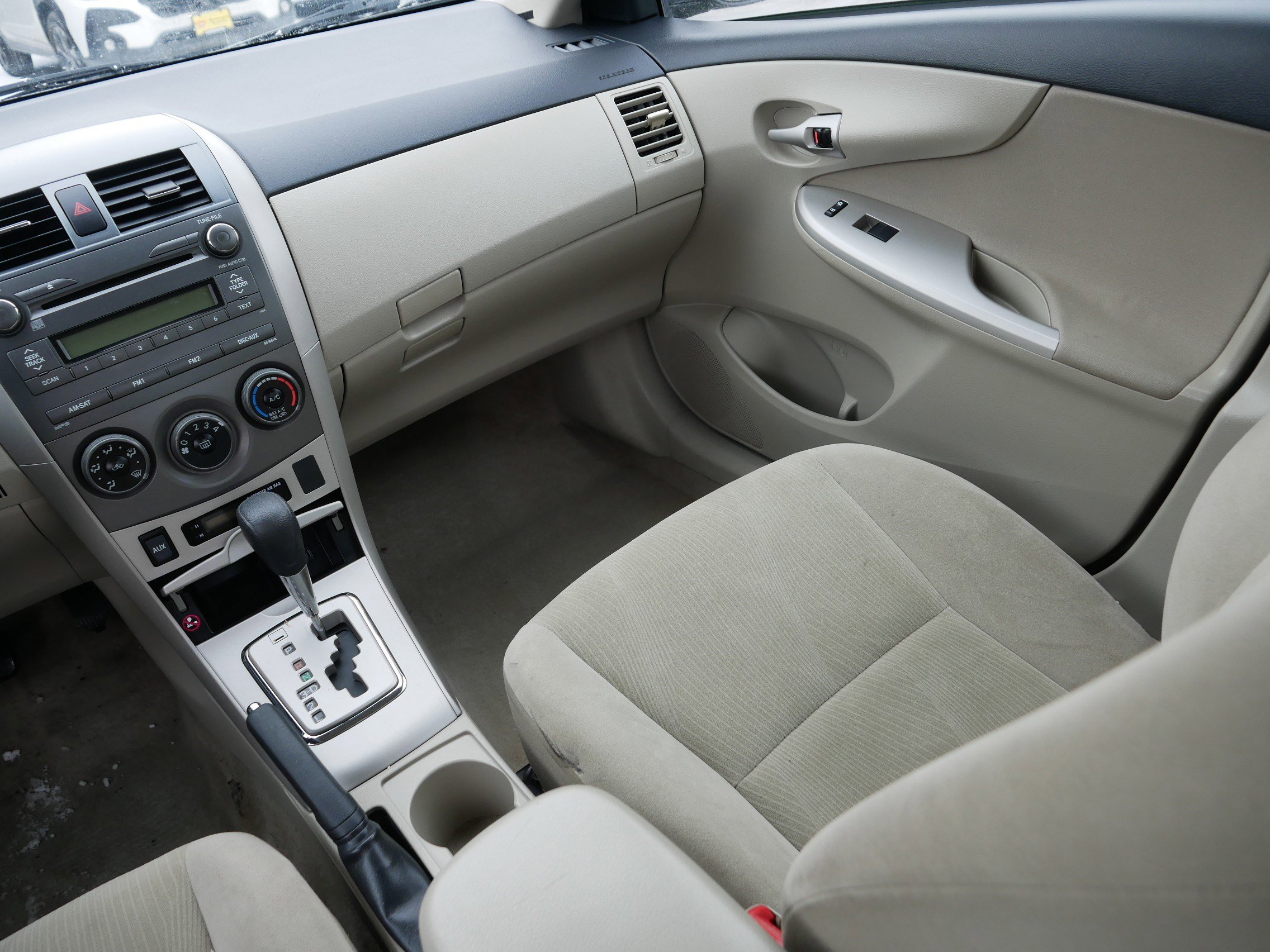 Used 2011 Toyota Corolla LE image 11